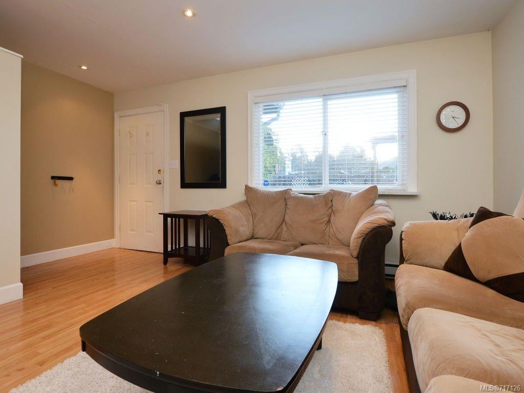 382 Selica Rd, Langford