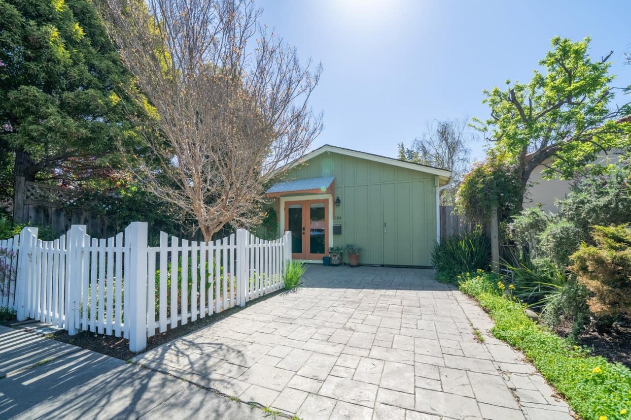 104 Errett Cr