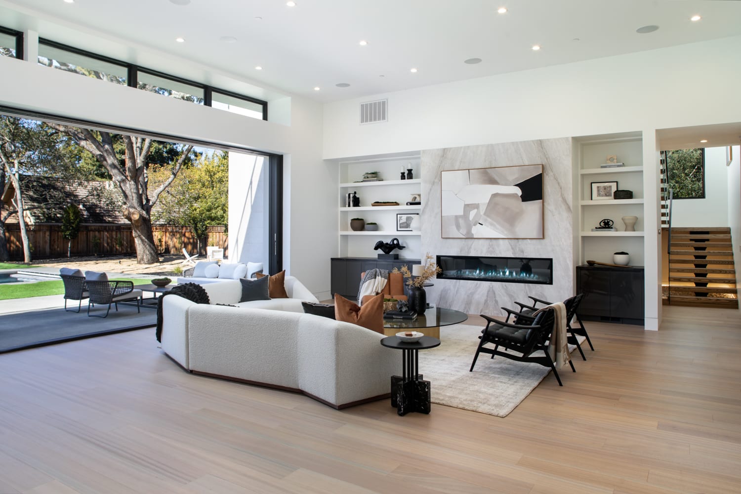 541 Menlo Oaks