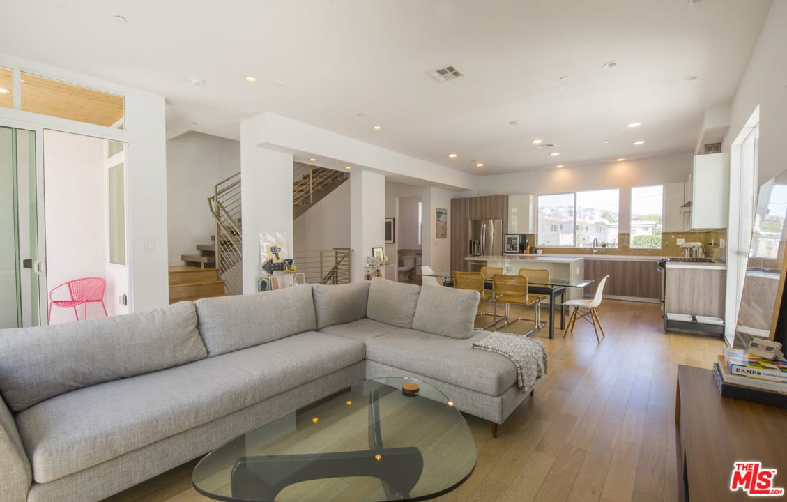 6721 W Hepburn Wy