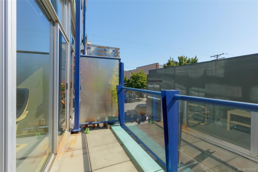 207-1061 Fort St