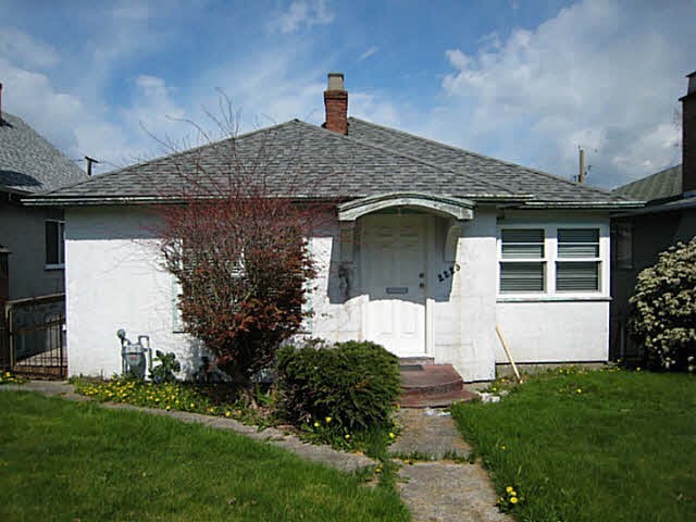 2223 E 41st Ave
