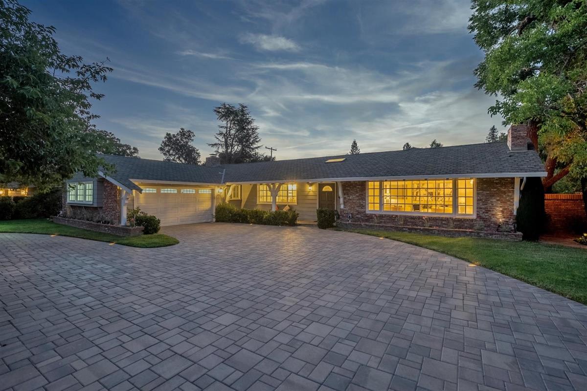 143 Cardinal Ln