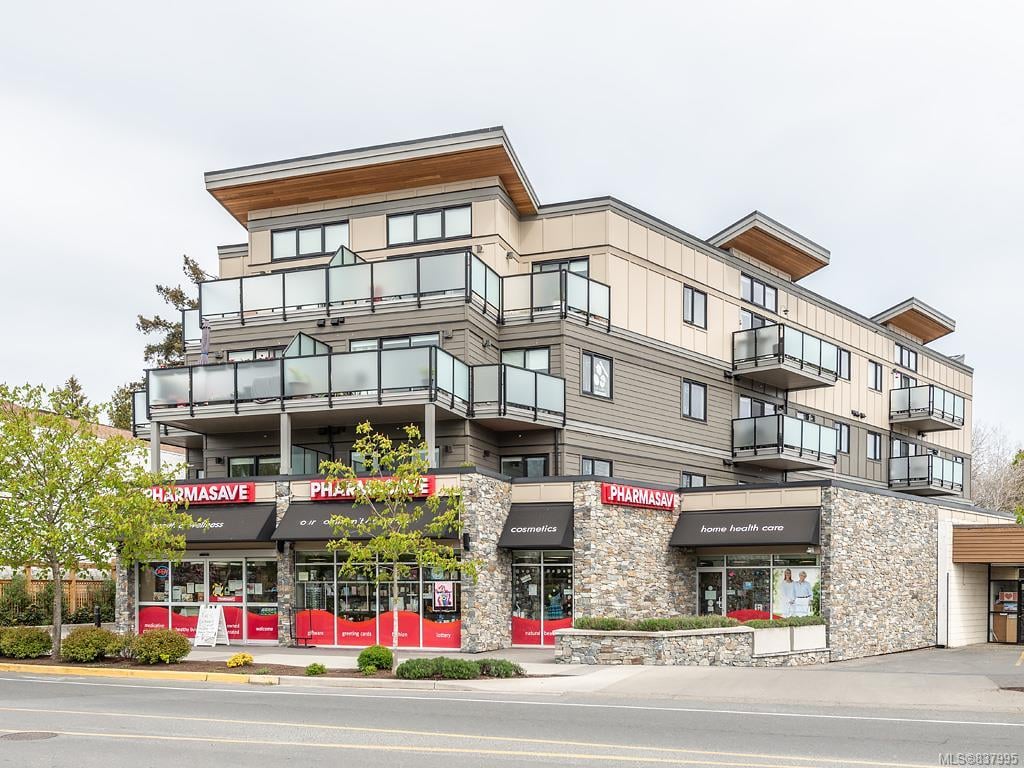 302-7111 W Saanich Rd