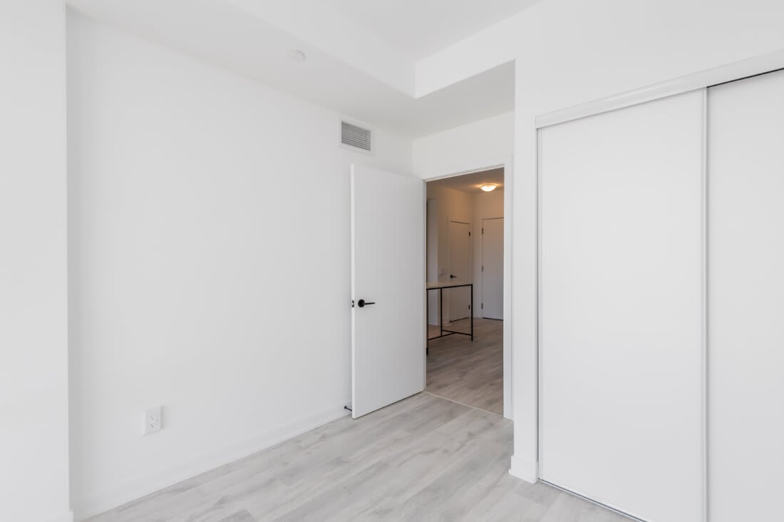 Unit 522 – 215 Lakeshore Rd W