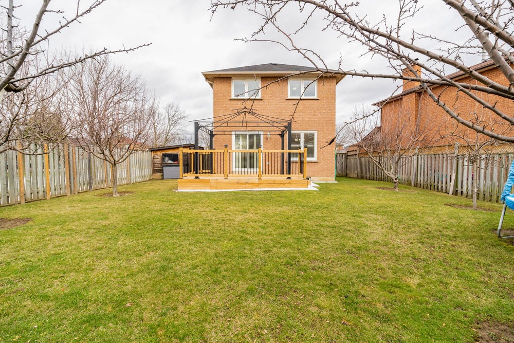 846 Savoy Cres