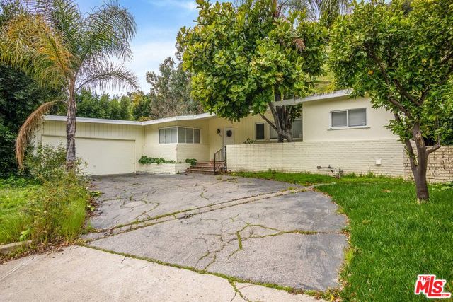 1555 San Ysidro Dr