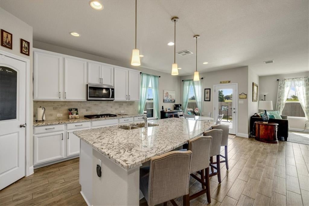 7318 Loggia Pl