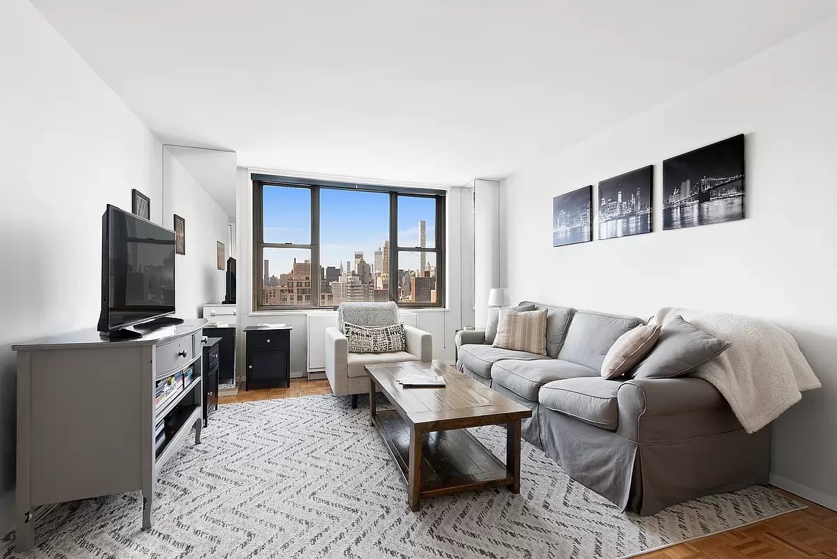 301 East 79th Street Unit: 36R