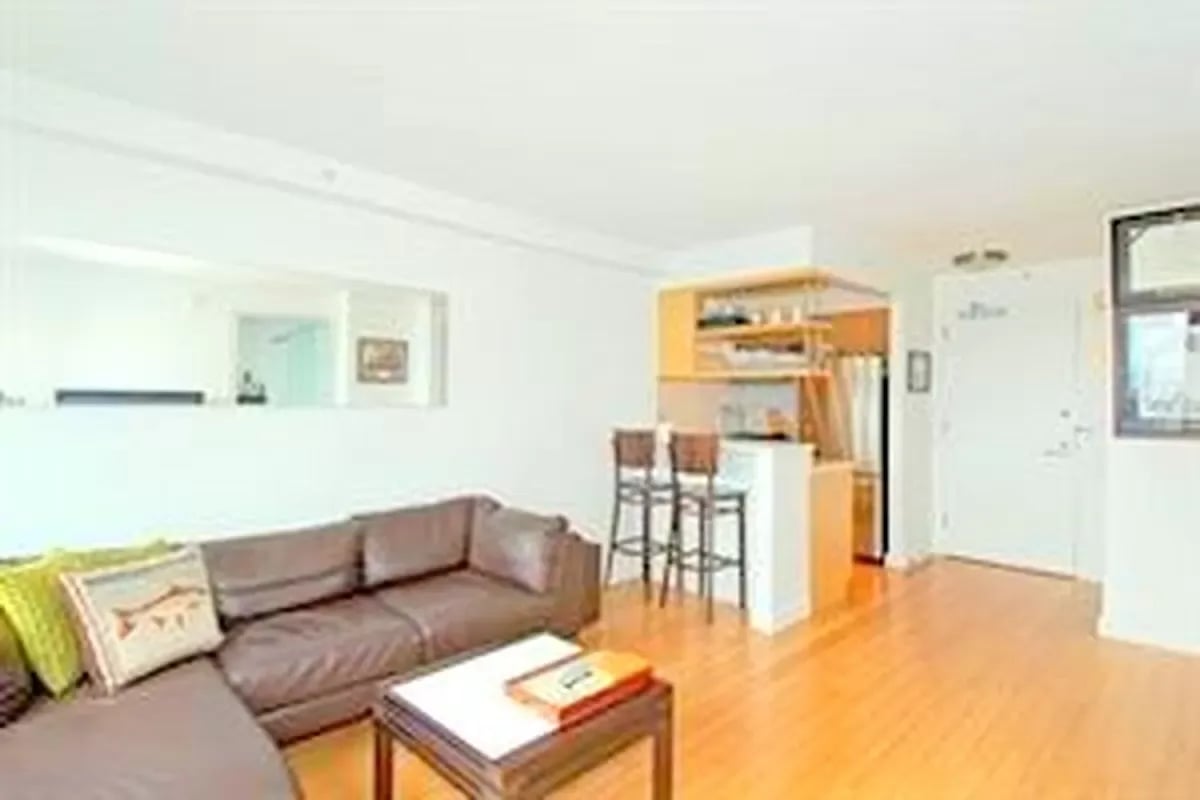 100 West 39th Street Unit: 37H