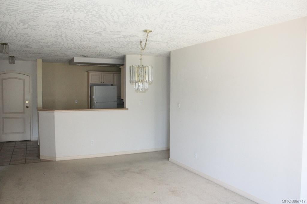 203-1083 Tillicum Rd