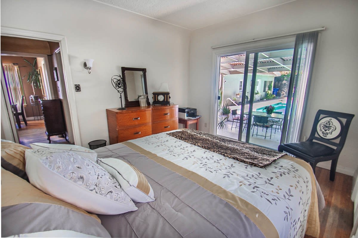 4711 Cartwright Ave Toluca Lake, CA