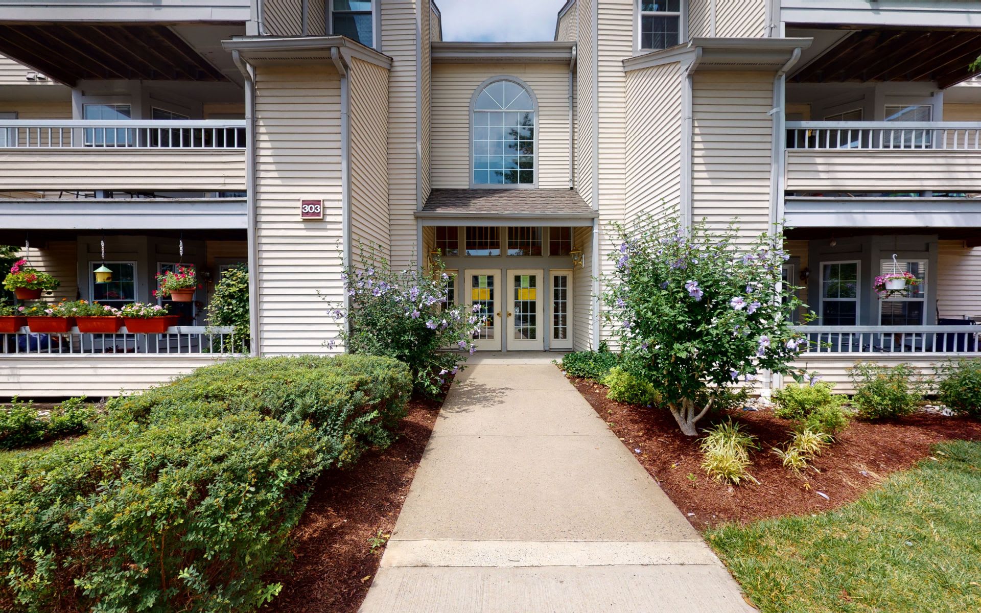303 TRINITY CT #10