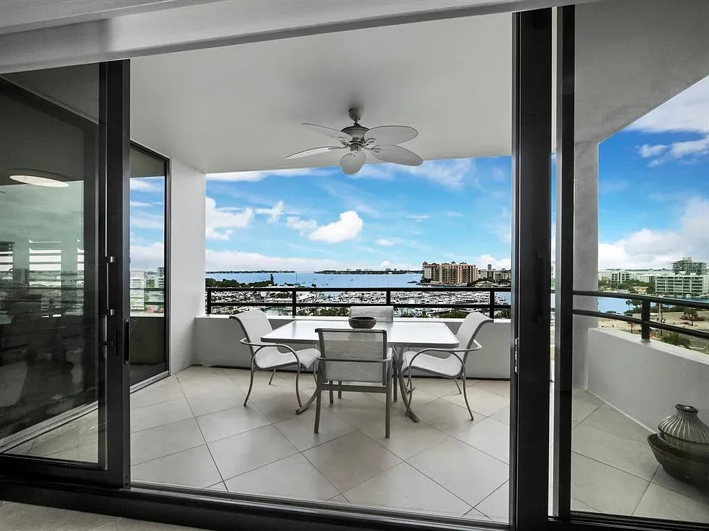 1255 N Gulfstream Ave APT 905