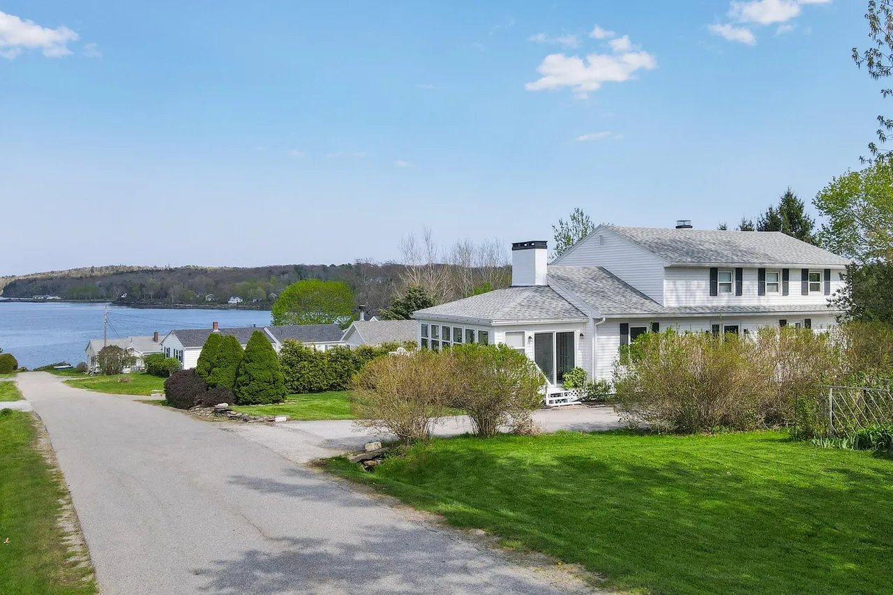 New Listing! 7 Everett Avenue, Owls Head, Maine – $795,000