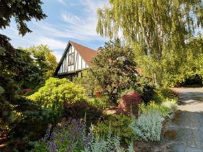 3900 Cadboro Bay Rd