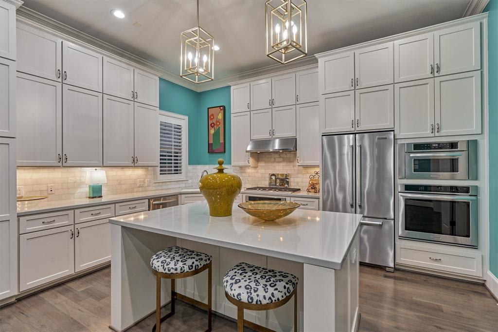 2514 Lake Front Cir
