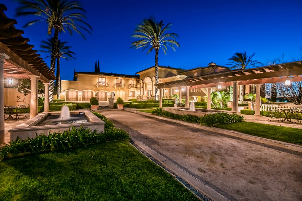 1233 Woodland Grove Ct, Calabasas Real Estate