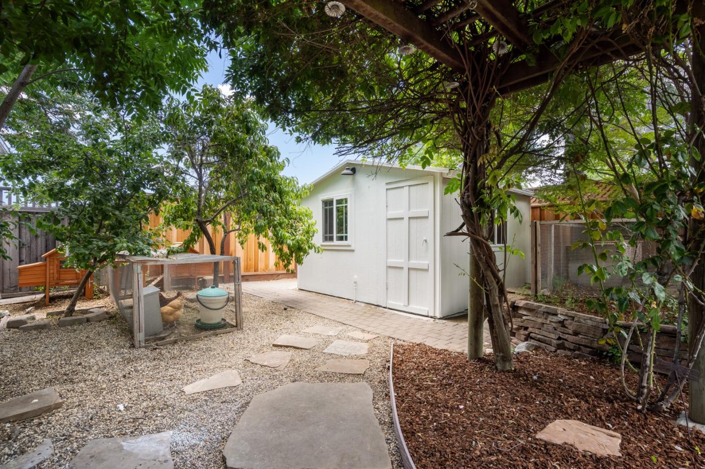 15720 Loma Vista Ave, Los Gatos, CA 95032-3637