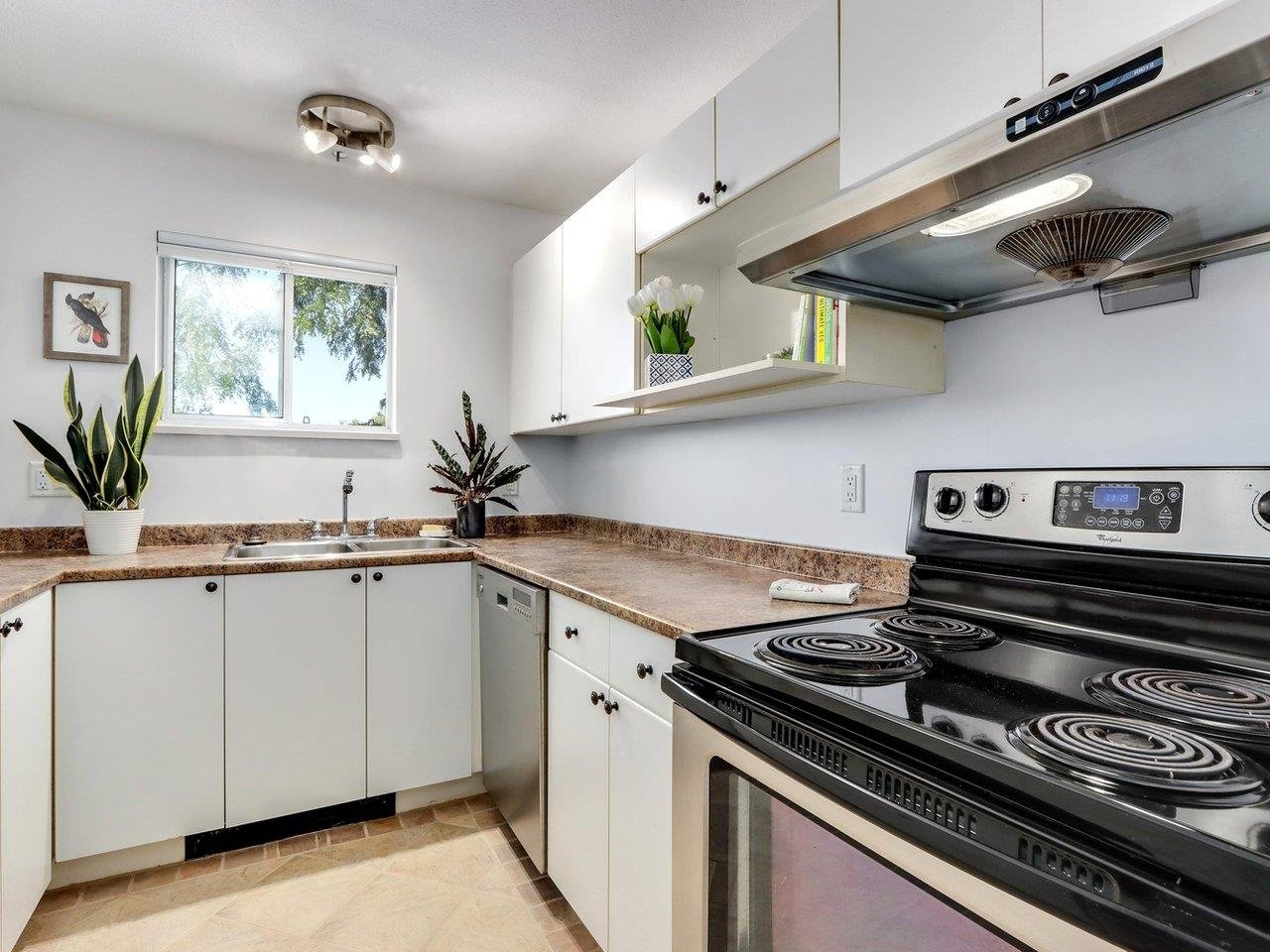 401-1610 E 5th Ave