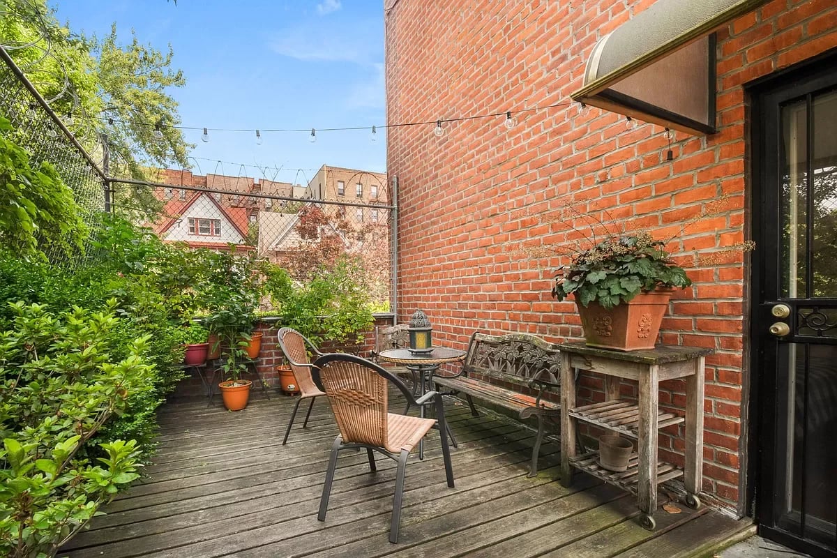 415 Beverley Road Unit: 1P 