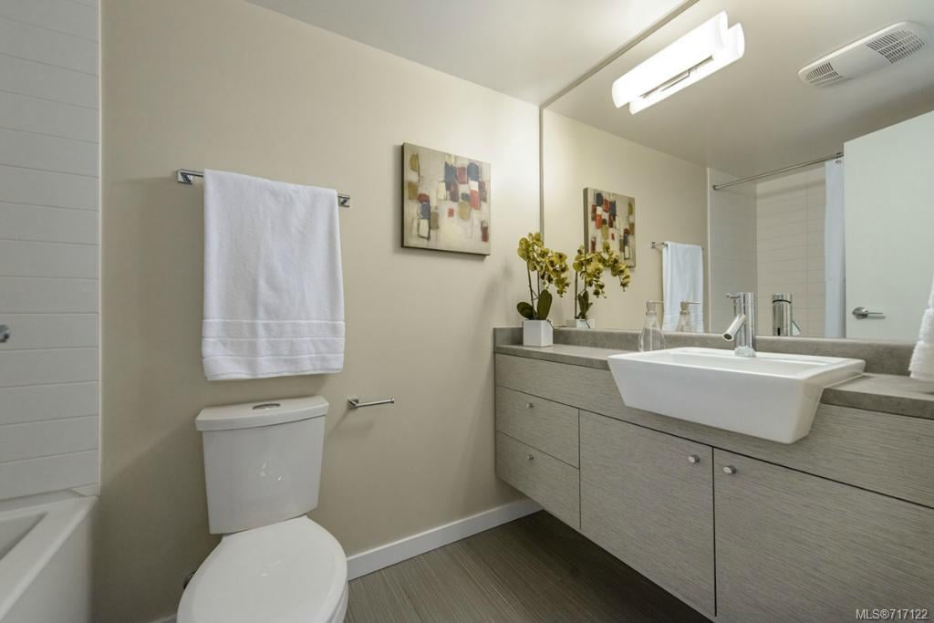102-785 Tyee Rd, Victoria