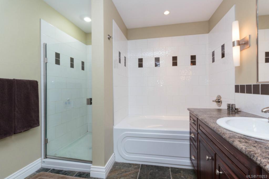 219-1335 Bear Mountain Pkwy, Langford