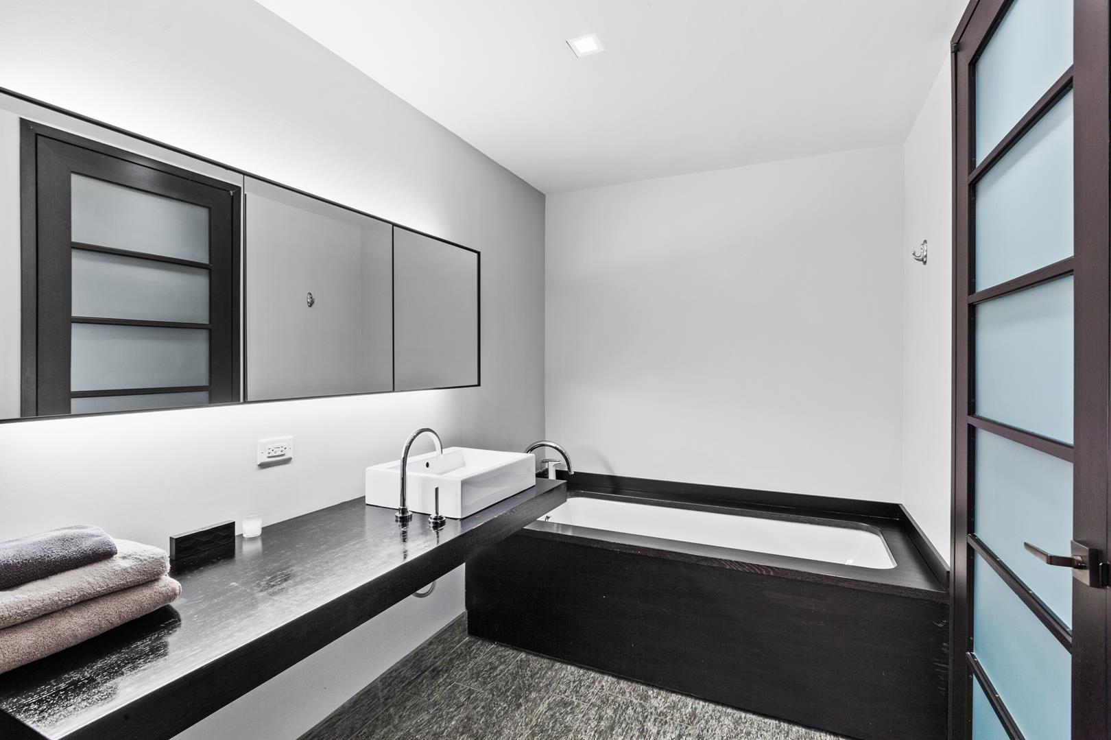 20 Pine Street, Apt 2503