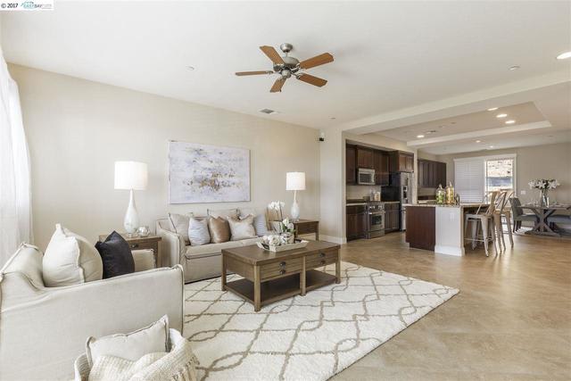 6496 Bayview Dr, Oakland, CA 94605