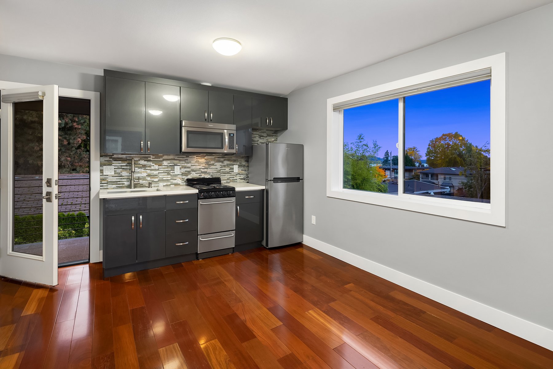 313 11th Ave W