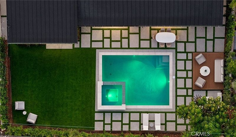 3080 Country Club Dr