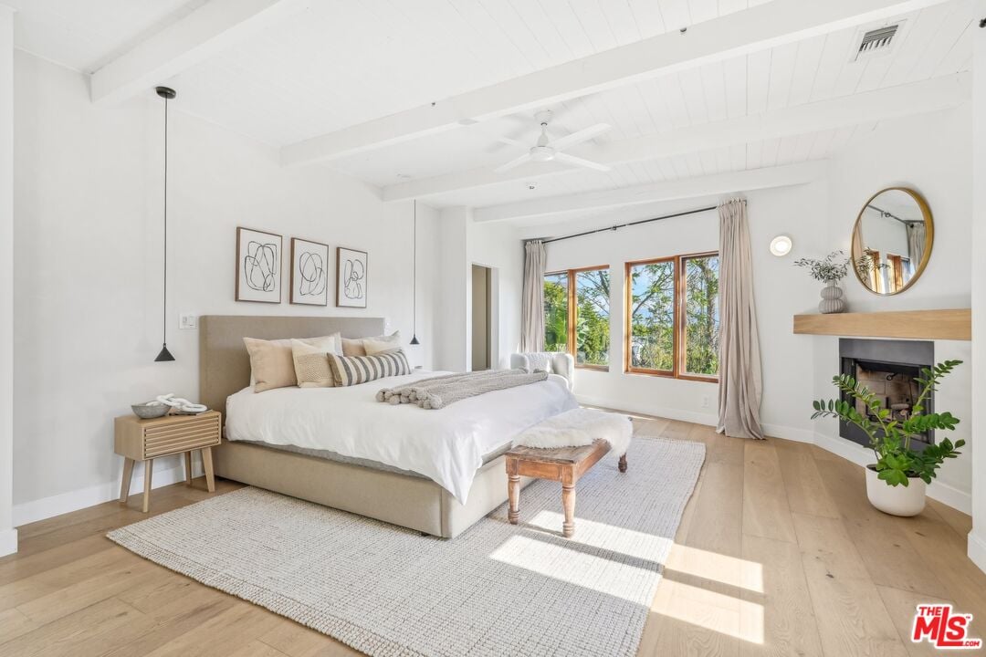 Sunset Crest Dr, 90046