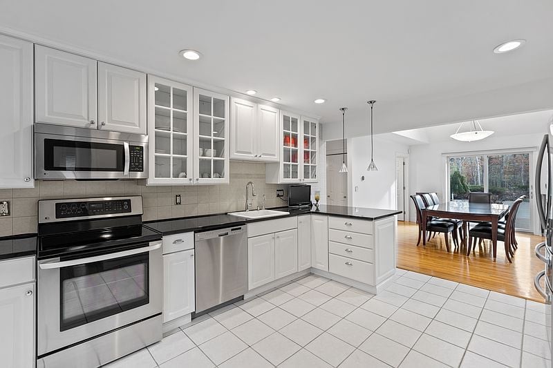 6 Bennett Drive, East Quogue