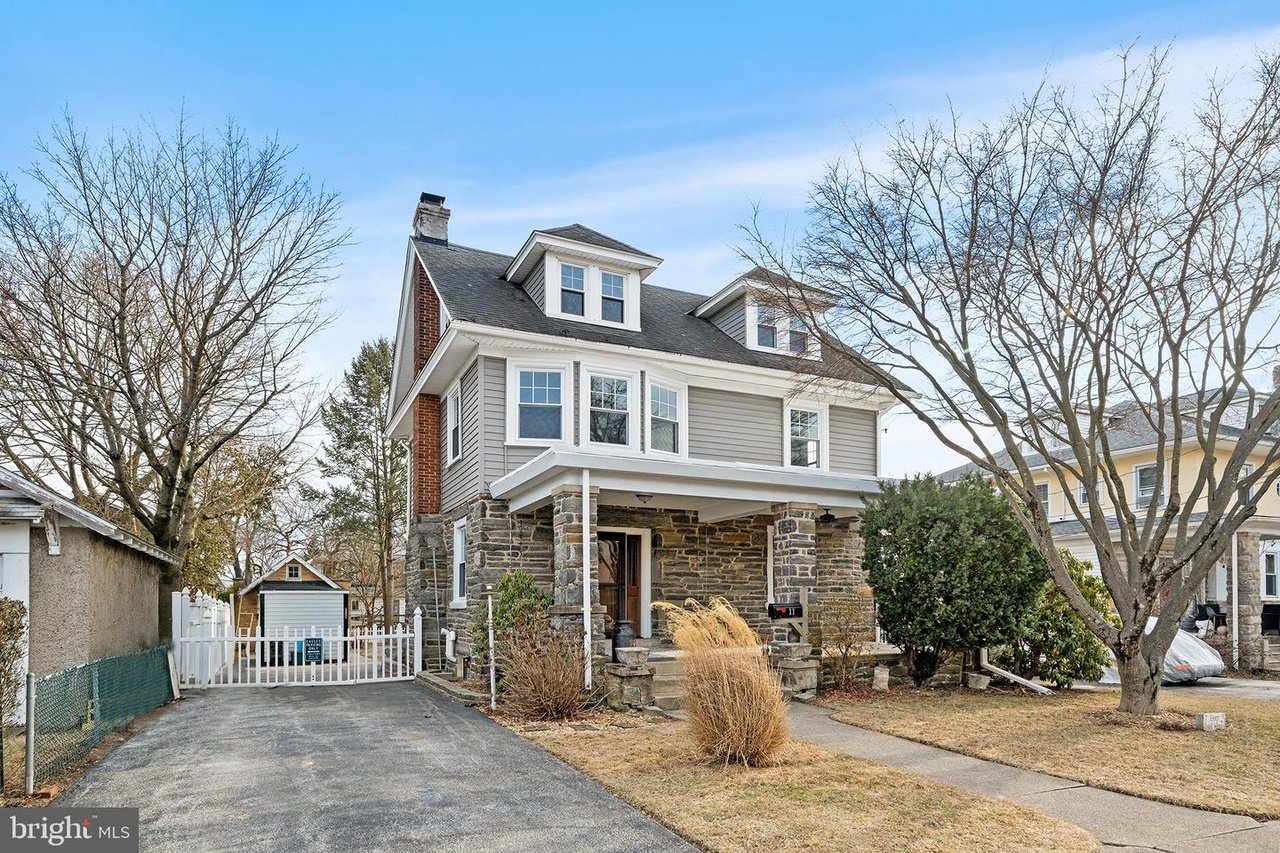 11 W Wilmot Ave