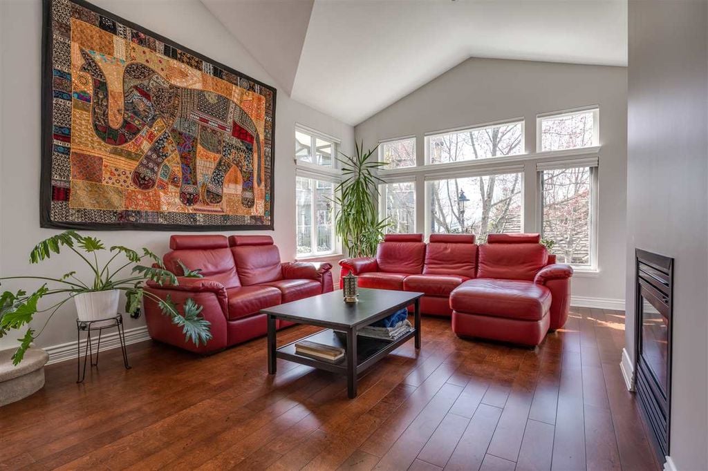 28 Whitecap Ct