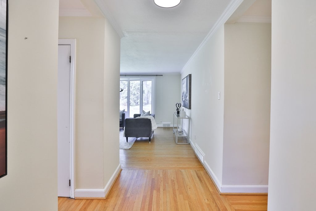 35 Hollyrood Heights Dr