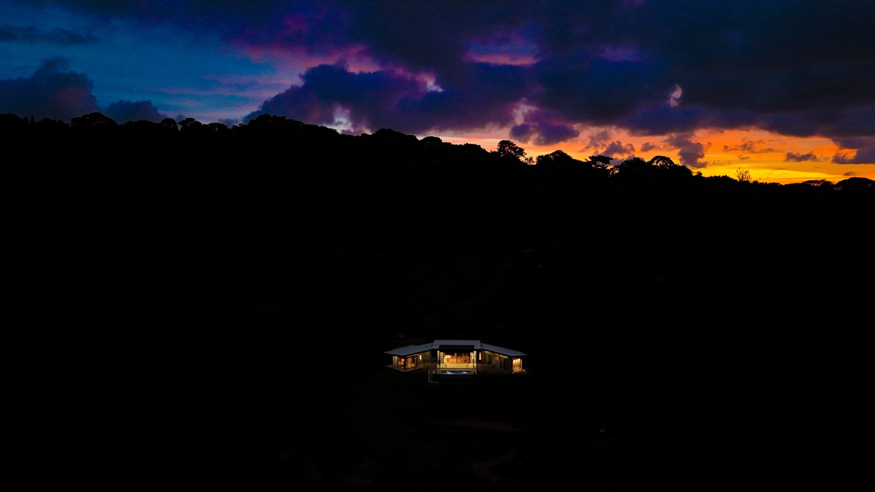 Ojochal Modern Jungle Home with Infinity Pool & Mountain Views
