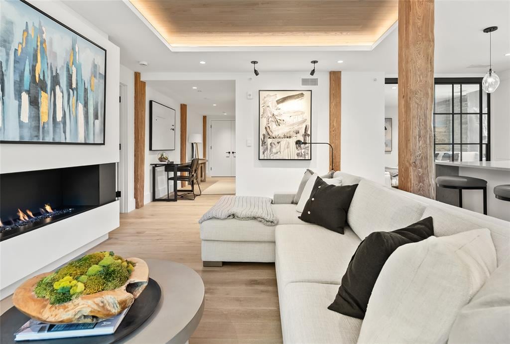41 Richmondville Avenue Unit: 206