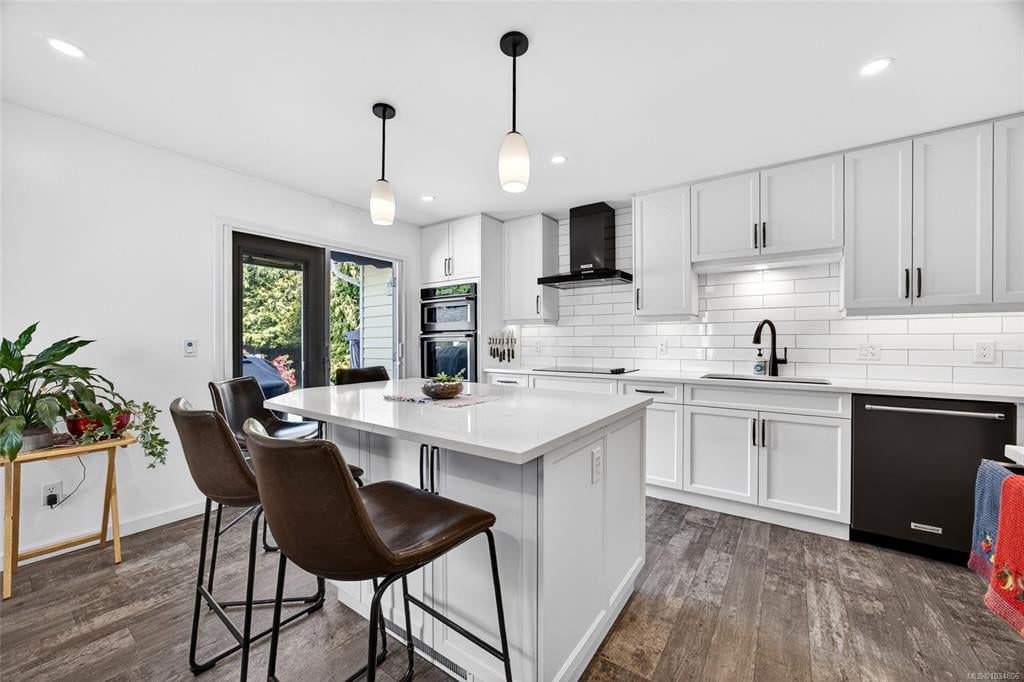 415 Dundas St