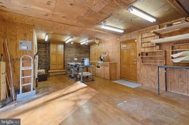 Charming Log Cabin Home Tour at 88 White Oak Lane in Shenandoah Retreat