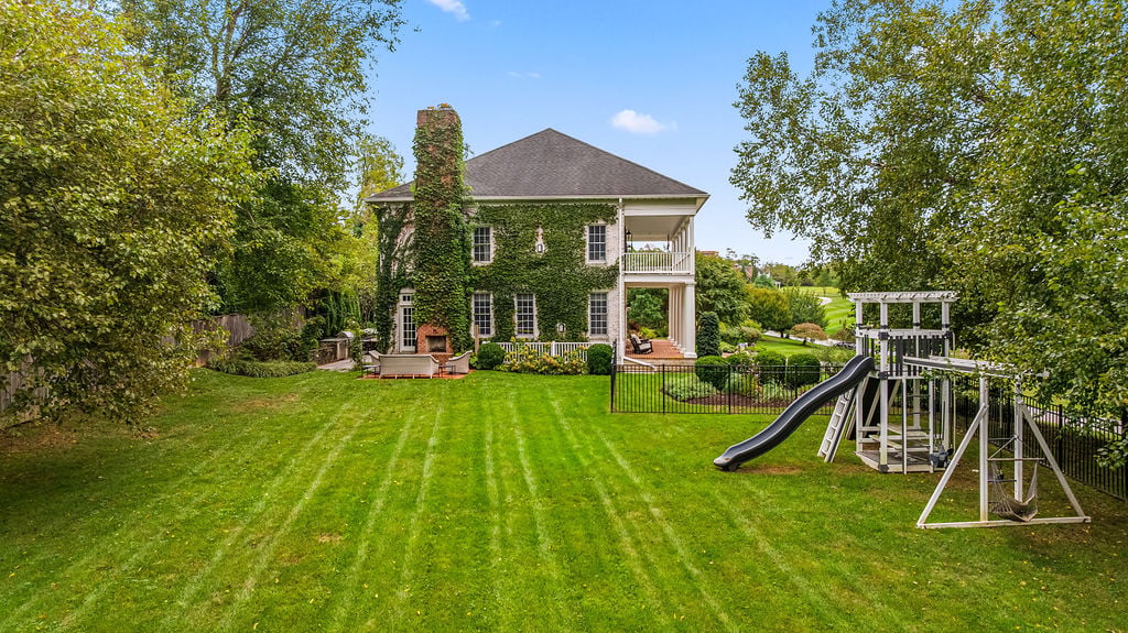 Stunning Hayfields Manor Home
