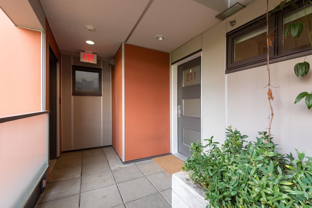 3456 Commercial St, #211
