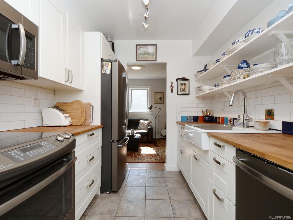 205-545 Rithet St