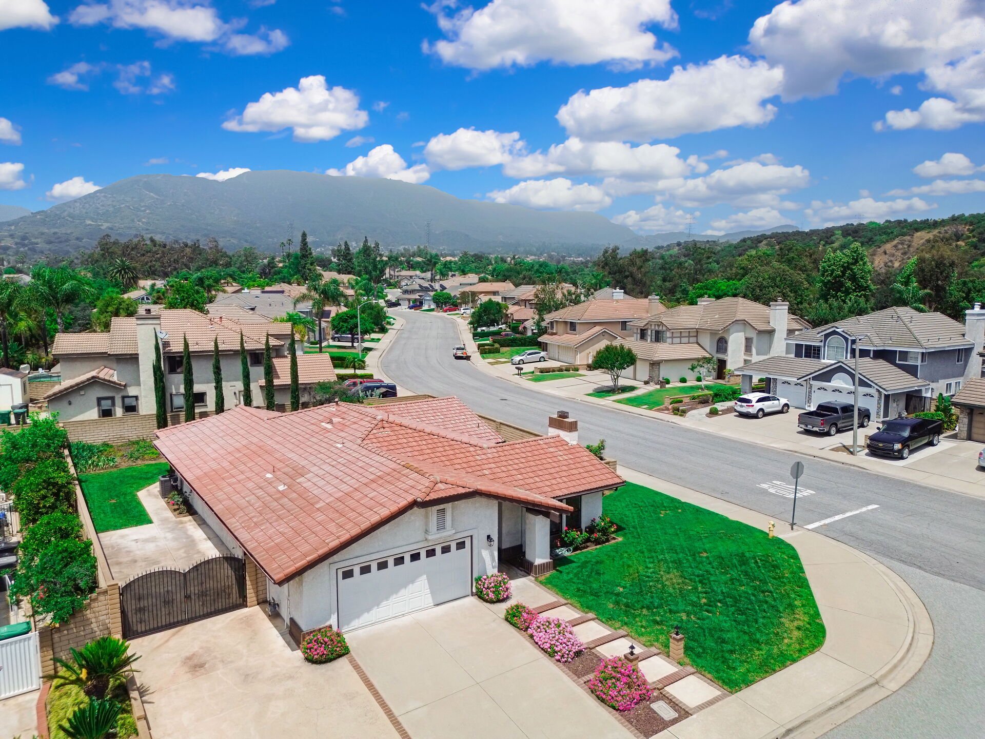 5697 Los Robles