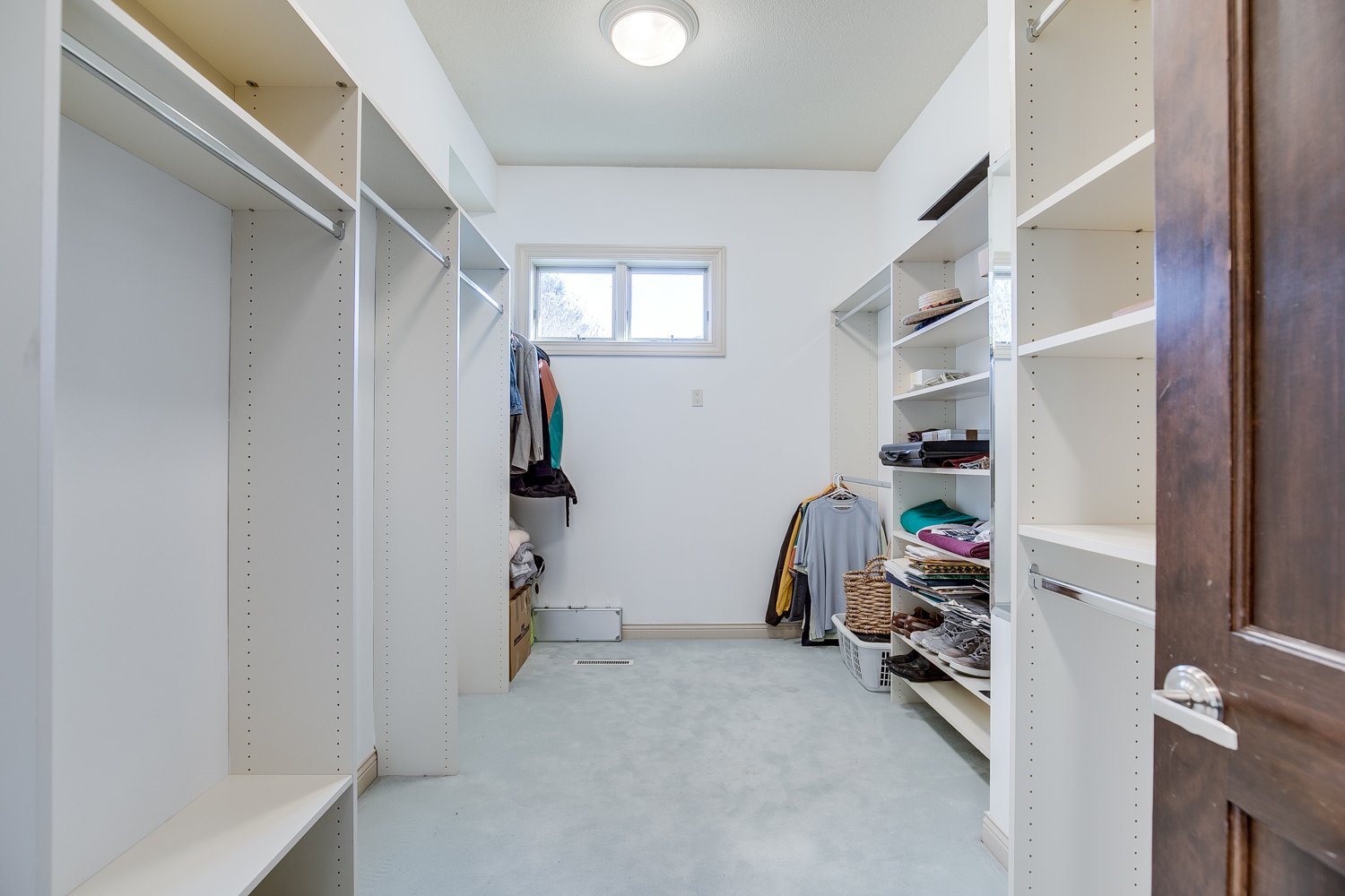 Luxurious Walkout End-Unit in Private Setting