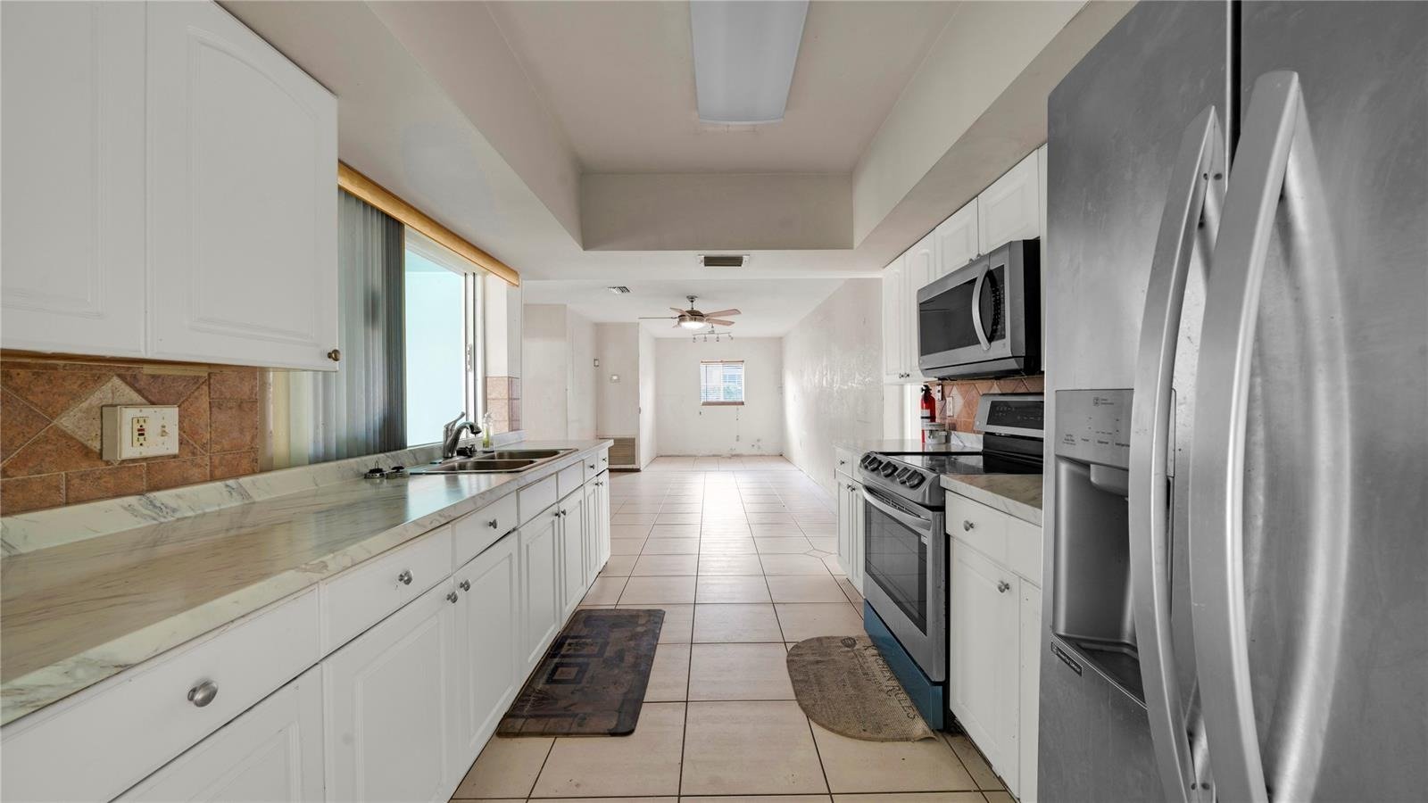 3700 NW 25th St