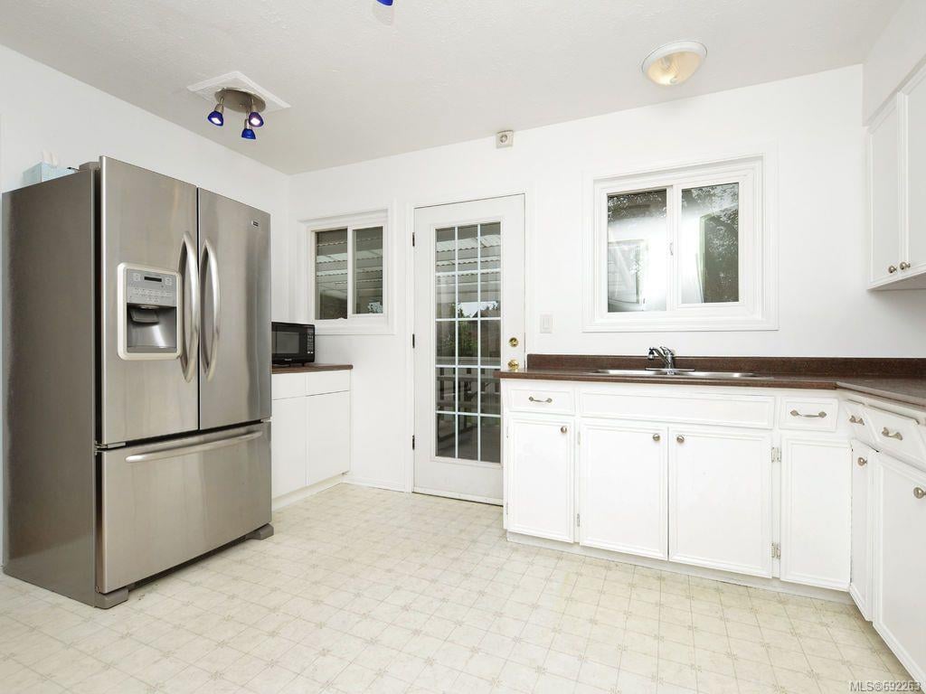 566 Ledsham Rd, Colwood