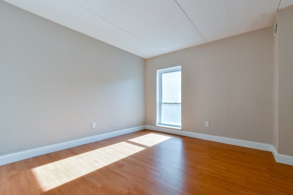 50-56 Broadlawn Park, #115