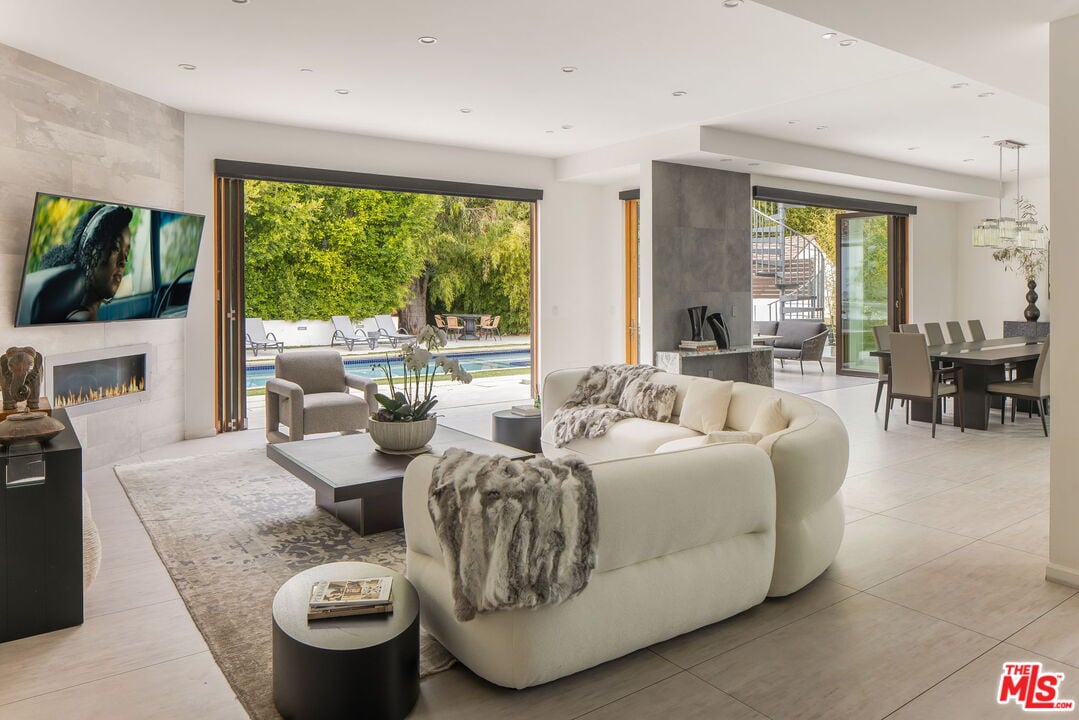 Aurelian Pavilion, W Sunset Blvd, 90049