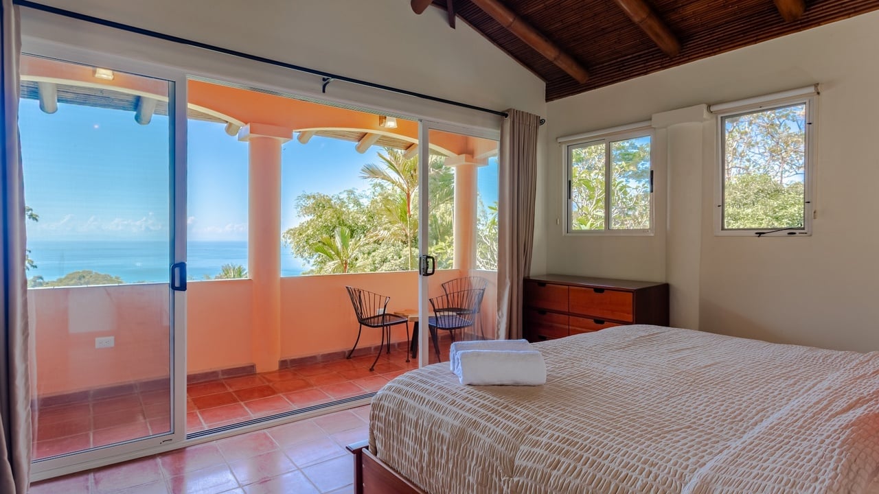 WHALE’S TAIL OCEAN VIEW ESTATE WITH EXTRA LOT 